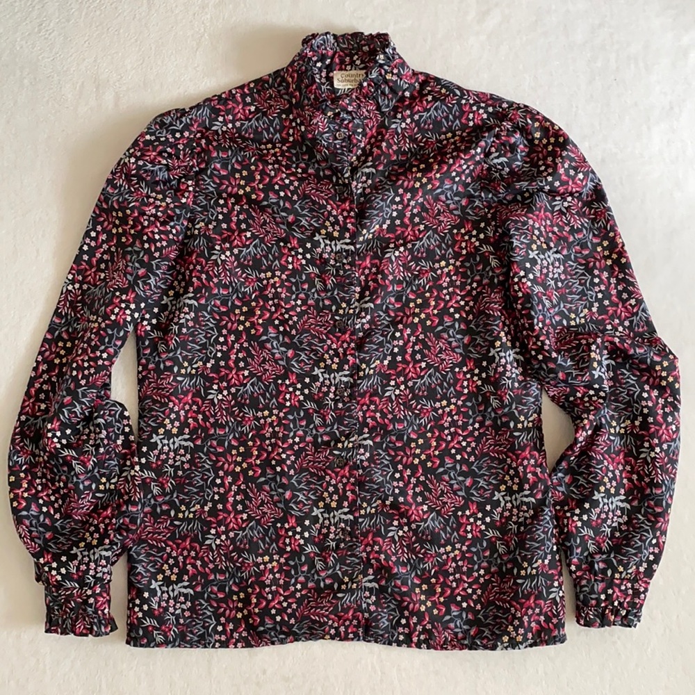 {VTG} Country Suburbans | Ruffle Mock Neck Dark Floral Button Down Top (M/L)